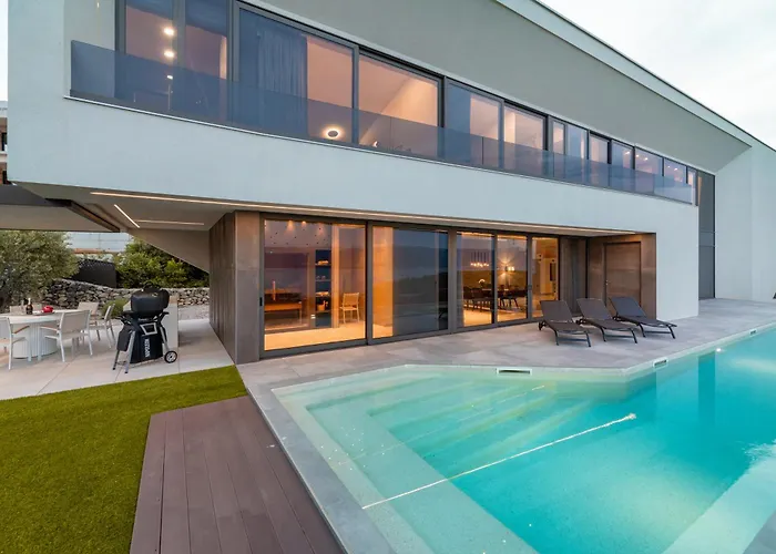 Villa Panoramica With Heated Pool And Sauna Vrbnik