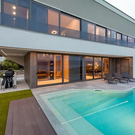 Villa Panoramica With Heated Pool And Sauna Vrbnik (Primorje-Gorski Kotar)