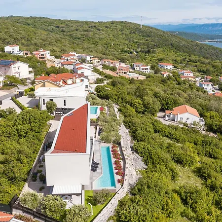 Panoramica With Heated Pool And Sauna Villa