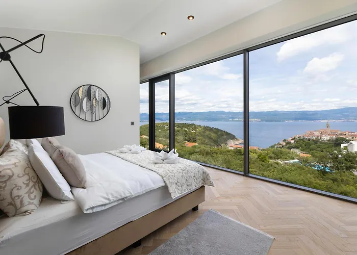 Panoramica With Heated Pool And Sauna Vilă