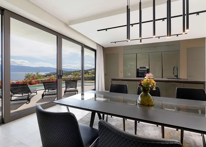 Panoramica With Heated Pool And Sauna Vilă *