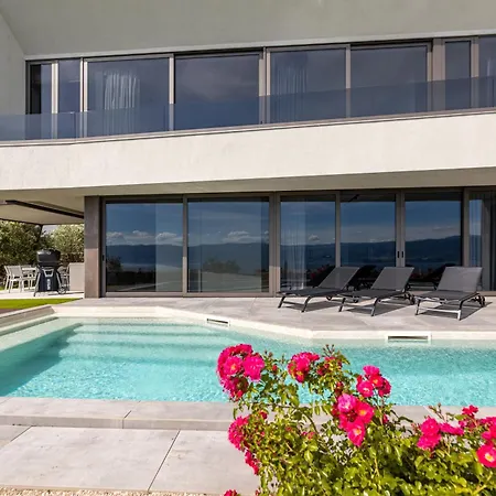 Panoramica With Heated Pool And Sauna * ורבניק