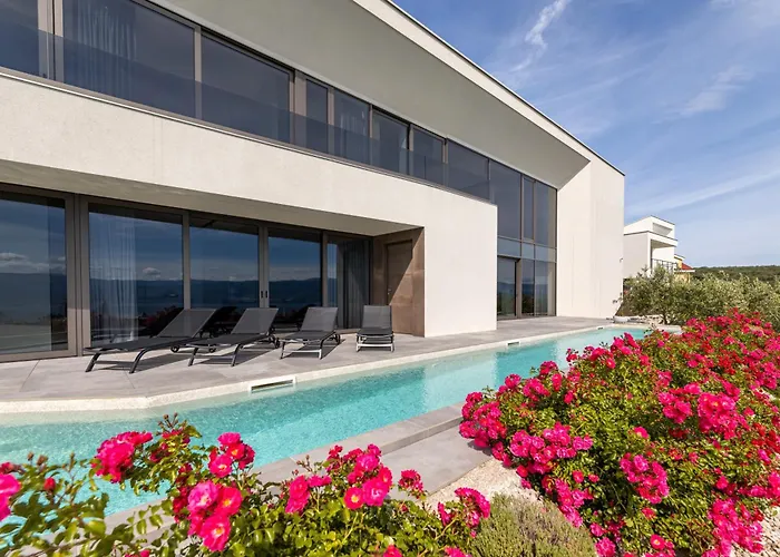 Panoramica With Heated Pool And Sauna וילה