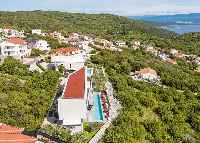Panoramica With Heated Pool And Sauna וילה