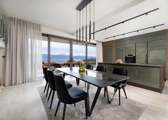 Panoramica With Heated Pool And Sauna וילה ורבניק